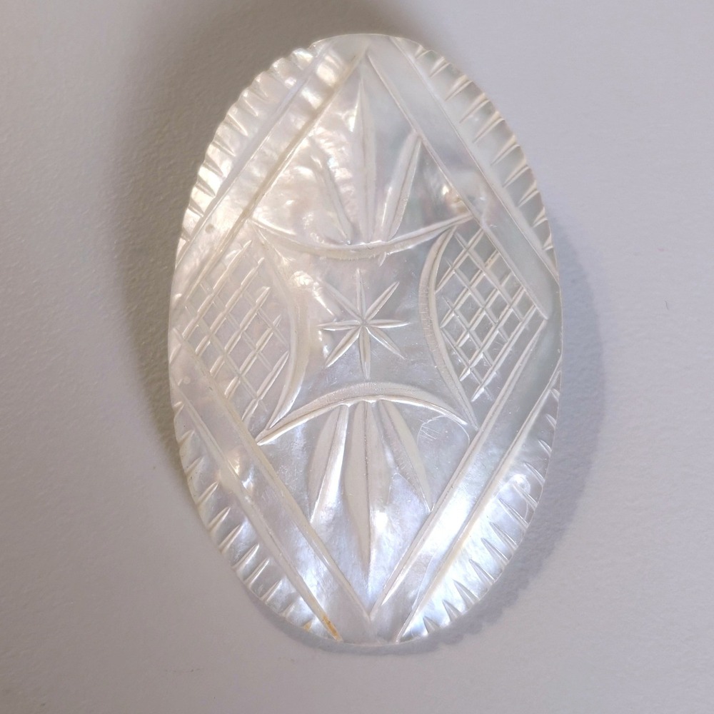 Vintage Hand Carved Mother of Pearl Shell Brooch Oval Star Lattice Pin Brooch‎
